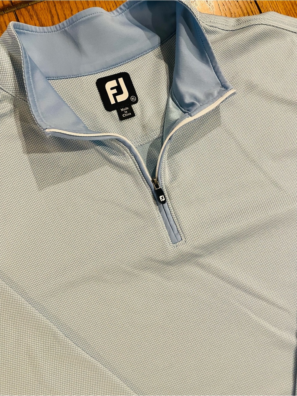 Footjoy men’s quarter zip pullover, size XL, light blue/white dot pattern